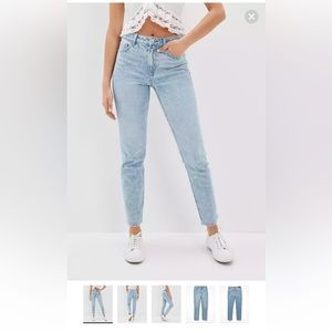 American Eagle Mom Jean Strigid - Size 6